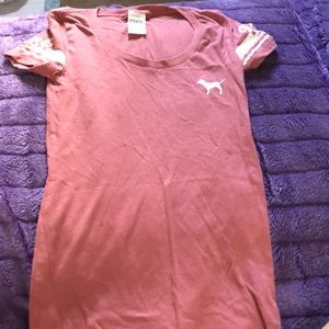 pink t shirt